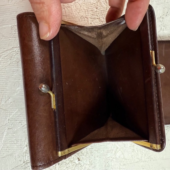 VTG Coach Brown Leather Trifold Wallet Coin Purse Kiss Lock Snap Closure - Picture 6 of 6